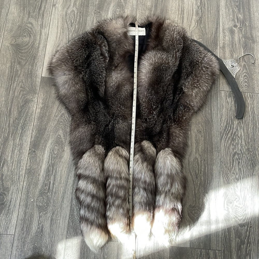 Bloomingdale’s Used Sliver real fox stole used . L-XL. With free Fendi scarf - Picture 12 of 15